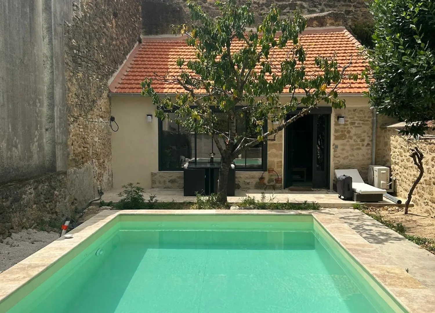 La Grotte location